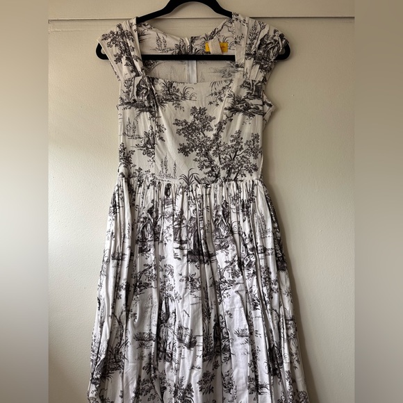 Bernie Dexter - Picture 2 of 5